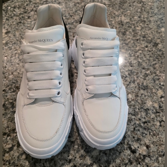 Alexander McQueen Court Leather Sneaker Size 7.5 NWOT - Picture 2 of 9